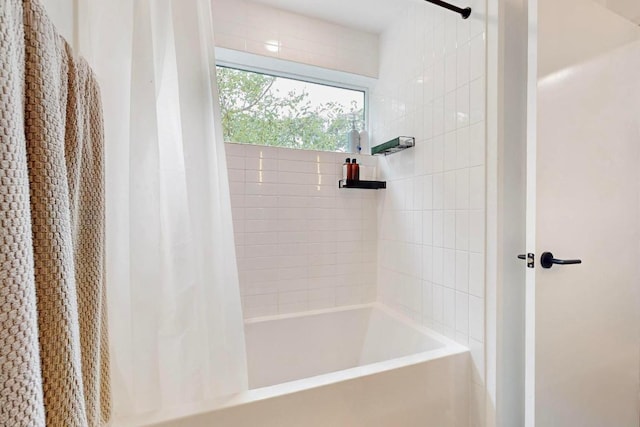 913 Duncan Ln Unit 103, Austin, TX 78705 - full bathroom featuring shower / bathtub combination with curtain