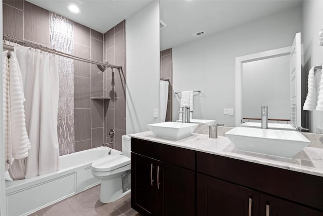 2807 Del Curto Rd Unit G, Austin, TX 78704 - bathroom with double vanity, shower / tub combo with curtain, toilet, and recessed lighting