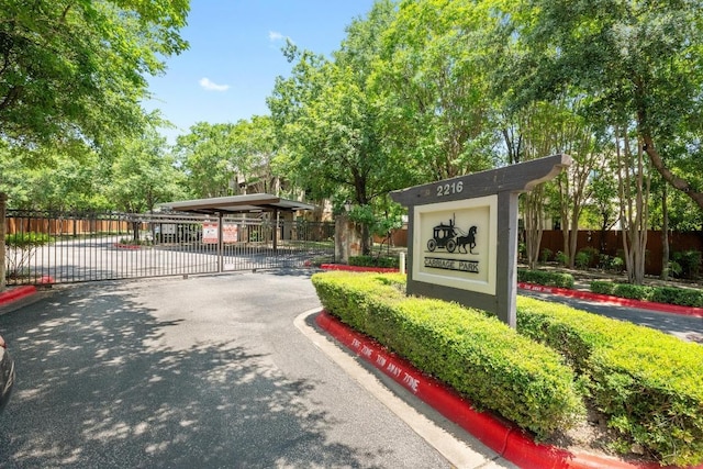 2216 Thornton Rd Unit 221, Austin, TX 78704 - surrounding community featuring a gate and driveway