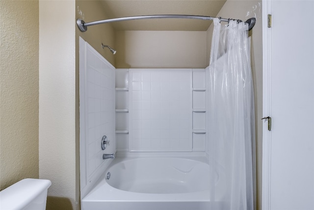 14 Verde Ranch Loop, Leander, TX 78641 - bathroom featuring shower / bath combination with curtain and a textured wall