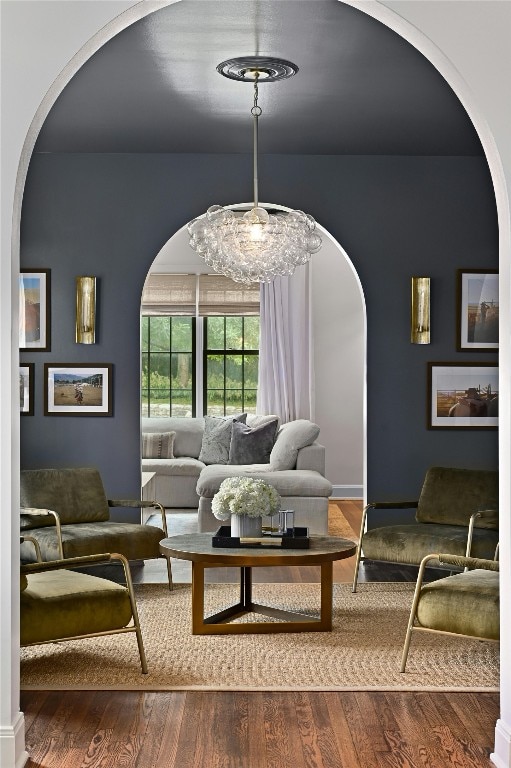 1712 Hartford Rd, Austin, TX 78703 - living area featuring arched walkways and wood finished floors
