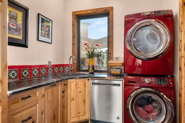 281 Cedar Mountain Dr, Marble Falls, TX 78654 - laundry room with stacked washer / drying machine and wet bar