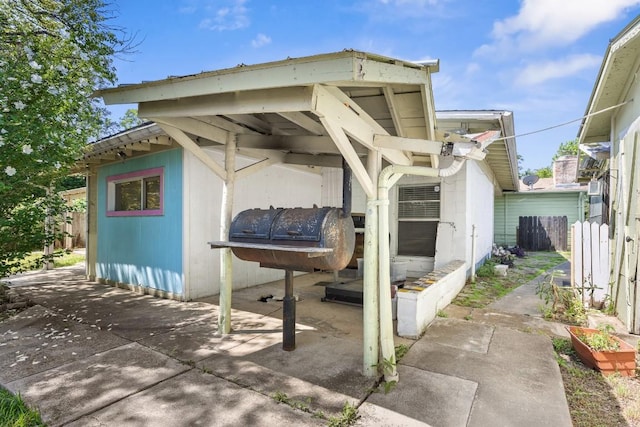 217 S Wilson St, San Marcos, TX 78666 - view of side of property with a patio area