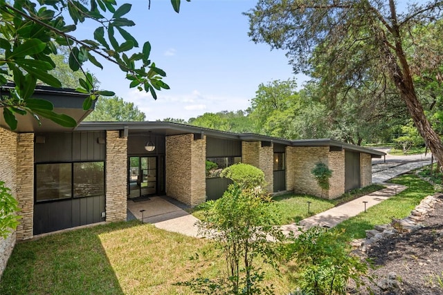 3403 Cascadera Dr, Austin, TX 78731 - view of front of house featuring a front lawn