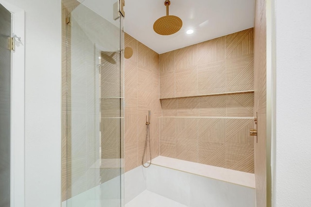 3812 Tarragona Ln, Austin, TX 78727 - bathroom featuring a tile shower and recessed lighting
