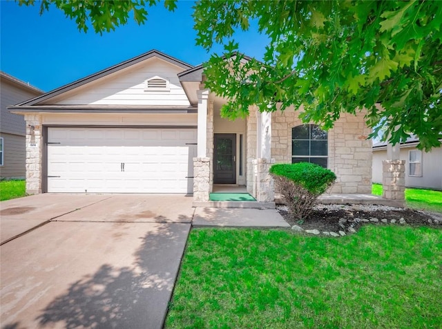 604 Creston St, Hutto, TX 78634 - photo 1