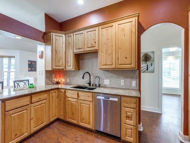20104 Bunker Cv, Lago Vista, TX 78645 - kitchen with dishwasher, dark wood finished floors, light brown cabinets, tasteful backsplash, and recessed lighting