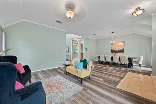 8007 Weldon Springs Ct, Austin, TX 78726 - living area featuring wood finished floors, lofted ceiling, a chandelier, a ceiling fan, and crown molding
