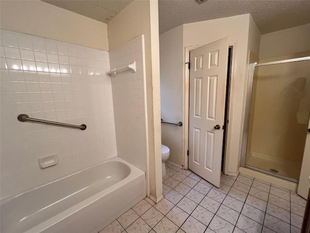 6612 Zequiel Dr, Austin, TX 78744 - full bathroom featuring toilet, tile patterned flooring, a textured ceiling, and shower / bath combination