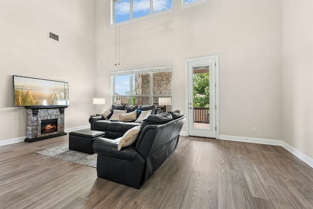 21105 Huckabee Bnd, Pflugerville, TX 78660 - living room featuring a towering ceiling, plenty of natural light, wood finished floors, and baseboards