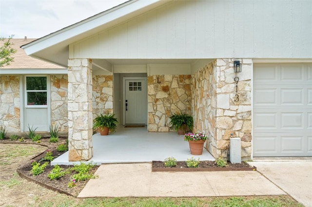 913 Spring Tree St, Round Rock, TX 78681 - view of exterior entry featuring stone siding and a garage