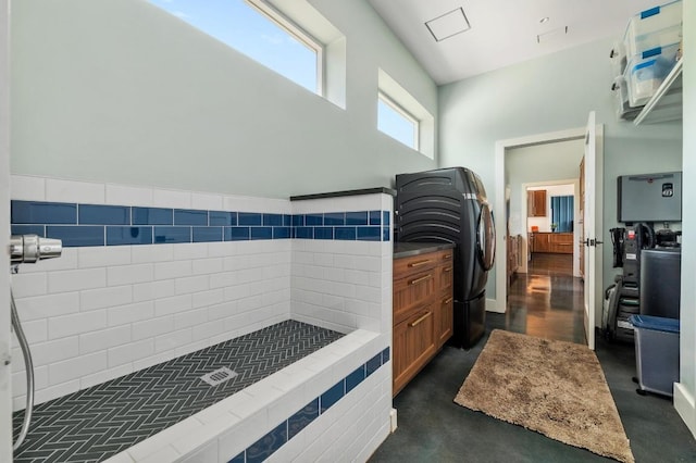 2300 Stagecoach Ranch Loop Unit B, Dripping Springs, TX 78620 - full bathroom featuring washer / clothes dryer and tiled shower
