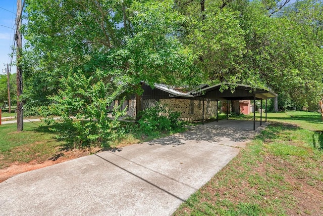 814 W Bell Ave, Rockdale, TX 76567 - view of patio / terrace featuring a carport and concrete driveway