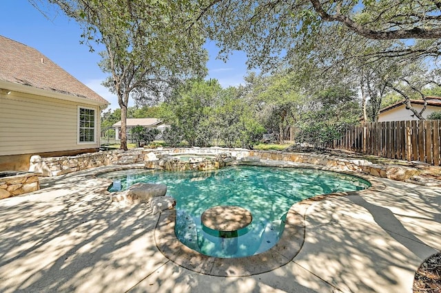 106 Los Altos Dr, Lakeway, TX 78734 - view of swimming pool with a fenced backyard, a patio, and a pool with connected hot tub