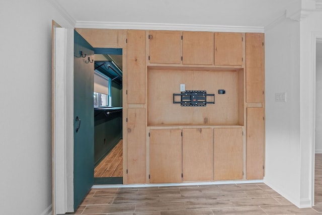 1515 Mearns Meadow Blvd, Austin, TX 78758 - detailed view of ornamental molding, wood finish floors, and baseboards