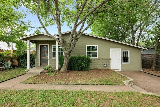 5601 Samuel Huston Ave, Austin, TX 78721 - ranch-style home featuring brick siding
