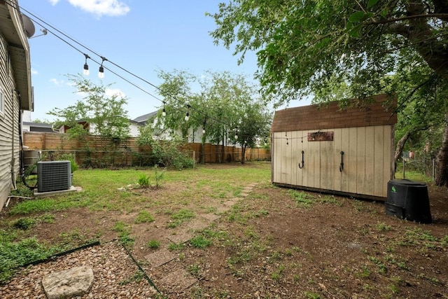 5601 Samuel Huston Ave, Austin, TX 78721 - fenced backyard with a shed