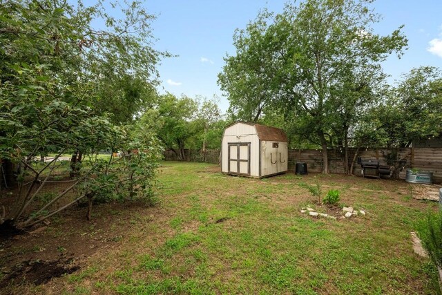 5601 Samuel Huston Ave, Austin, TX 78721 - view of yard featuring central AC unit