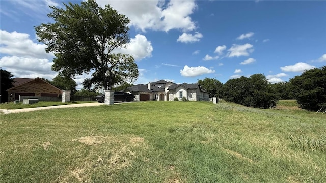 128 Gloria Blvd, Smithville, TX 78957 - view of grassy yard with a garage