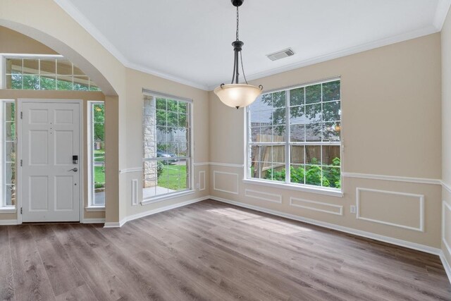 17704 Miller Falls Cv, Round Rock, TX 78681 - entrance foyer featuring crown molding, wood finished floors, and arched walkways