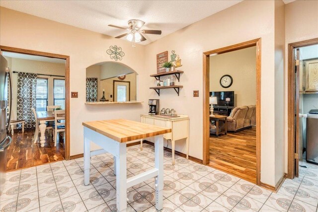 336 Primrose Dr, Kyle, TX 78640 - dining area with a ceiling fan, light wood-type flooring, arched walkways, and baseboards