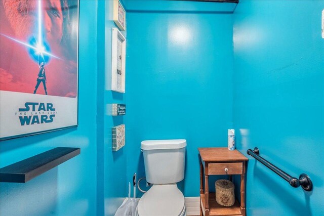 336 Primrose Dr, Kyle, TX 78640 - bathroom featuring toilet