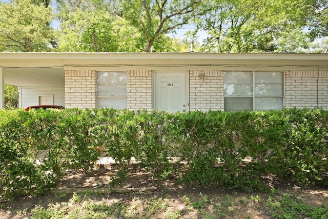 801 Terrell Hill Dr, Austin, TX 78704 - doorway to property featuring brick siding