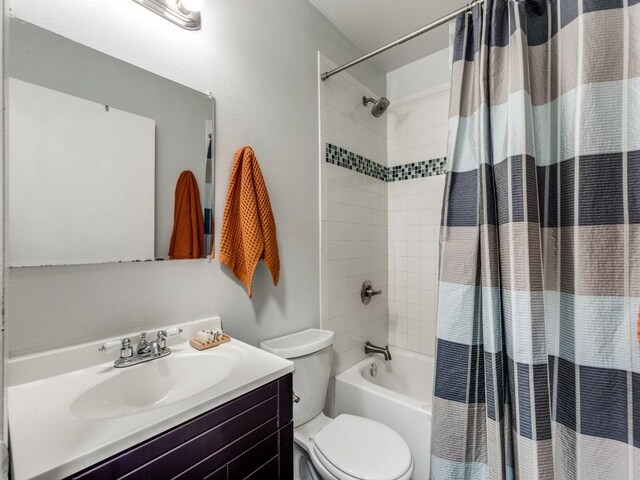 1705 Adriane Dr, Austin, TX 78721 - full bathroom featuring vanity, toilet, and shower / tub combo with curtain