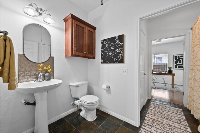 1169 Curve St, Austin, TX 78702 - bathroom featuring baseboards and toilet