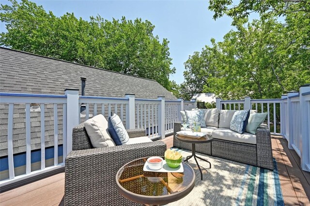 1169 Curve St, Austin, TX 78702 - wooden terrace featuring an outdoor hangout area
