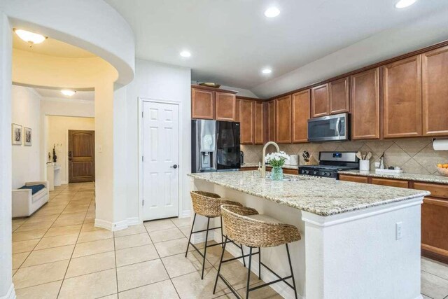 340 Beretta Cir, Georgetown, TX 78628 - kitchen with stainless steel appliances, tasteful backsplash, a sink, light tile patterned floors, and recessed lighting