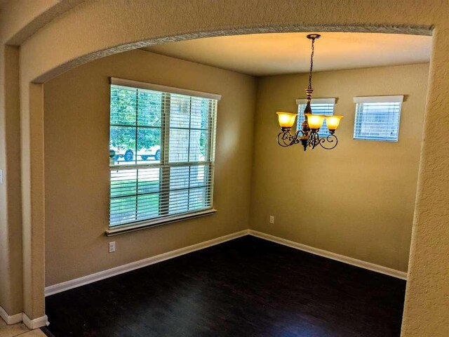 1226 Hidden Cave Dr, New Braunfels, TX 78132 - unfurnished room with plenty of natural light, a chandelier, and baseboards