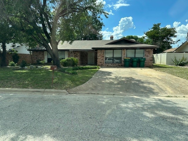 1412 Ocotilla Dr, Marble Falls, TX 78654 - ranch-style house featuring brick siding and concrete driveway
