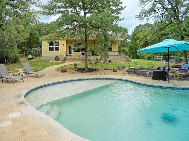247 Campfire Way, Smithville, TX 78957 - outdoor pool featuring a lawn and a patio