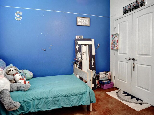 247 Campfire Way, Smithville, TX 78957 - carpeted bedroom featuring a closet