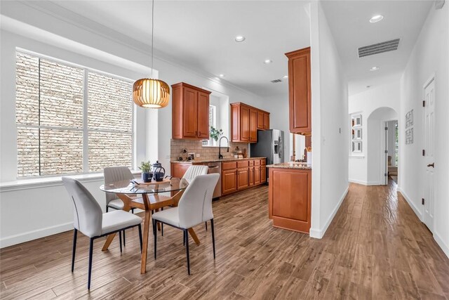 1055 Sunflower Trl, Austin, TX 78745 - dining room featuring arched walkways, wood finished floors, healthy amount of natural light, and recessed lighting