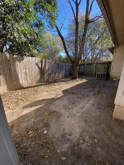 1402 Waterloo Trl, Austin, TX 78704 - view of yard