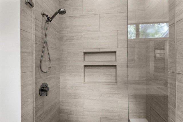 1706 Canterbury St, Austin, TX 78702 - bathroom with a tile shower