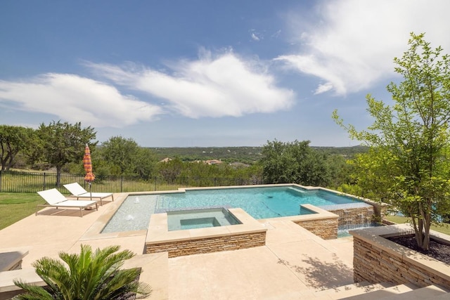 1501 University Club Dr, Austin, TX 78732 - view of swimming pool featuring an in-ground hot tub and a patio
