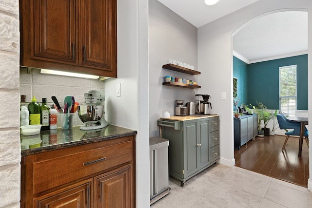 370 Ledge Stone Dr, Austin, TX 78737 - bar featuring arched walkways, backsplash, crown molding, and baseboards