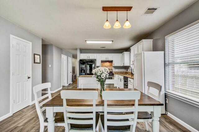 1032 Stacias Way, Pflugerville, TX 78660 - dining space with wood finished floors and baseboards
