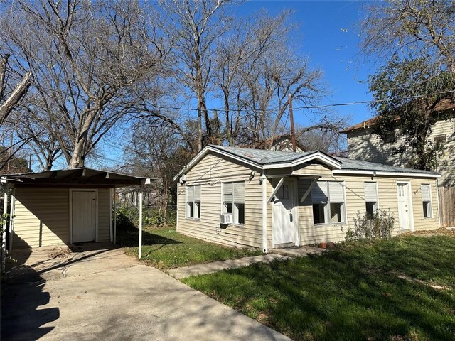 808 E 46th St Unit C, Austin, TX 78751 - view of front facade with a front lawn, concrete driveway, and a carport