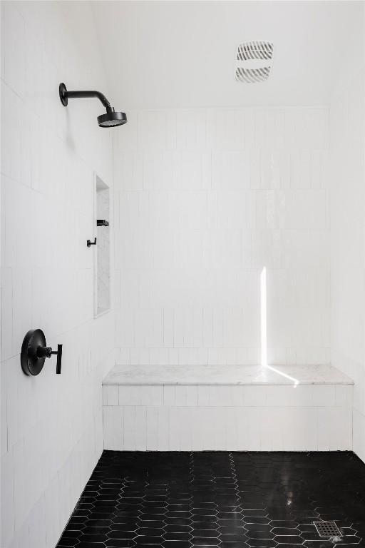 928 E 54th St, Austin, TX 78751 - bathroom with tiled shower