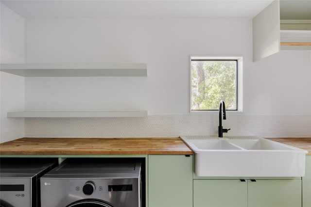 928 E 54th St, Austin, TX 78751 - laundry area with washer and dryer
