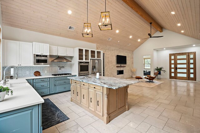 2819 Cross Rd, San Marcos, TX 78666 - kitchen featuring a sink, stainless steel appliances, under cabinet range hood, high vaulted ceiling, and recessed lighting
