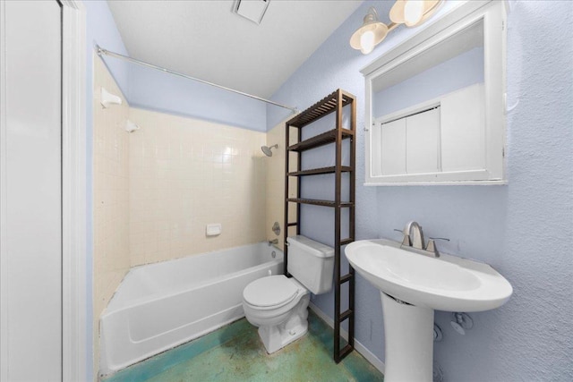 1015 E Yager Ln Unit 187, Austin, TX 78753 - bathroom with toilet, shower / bathtub combination, a textured wall, and baseboards