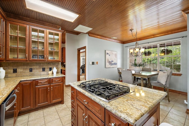 3 Hillview Dr, Round Rock, TX 78664 - kitchen featuring black gas stovetop, light tile patterned floors, backsplash, a chandelier, and wooden ceiling