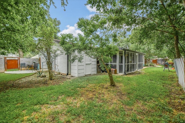 1601 E 19th St, Georgetown, TX 78626 - view of yard featuring a sunroom