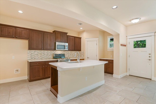 10908 Railway Ln Unit 76, Austin, TX 78717 - kitchen featuring stainless steel appliances, a sink, tasteful backsplash, light countertops, and a kitchen island with sink