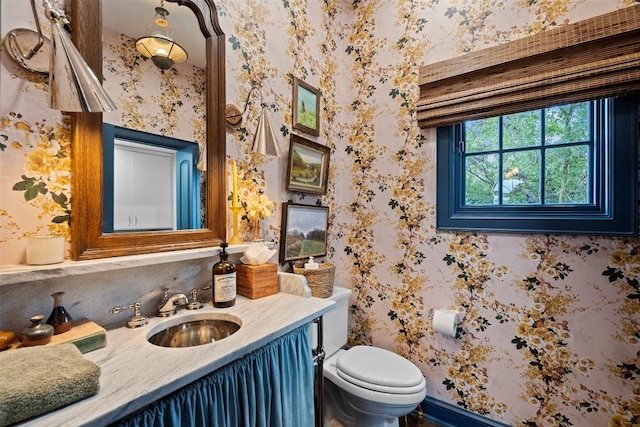 6203 Ledge Mountain Dr, Austin, TX 78731 - bathroom featuring wallpapered walls, toilet, and vanity